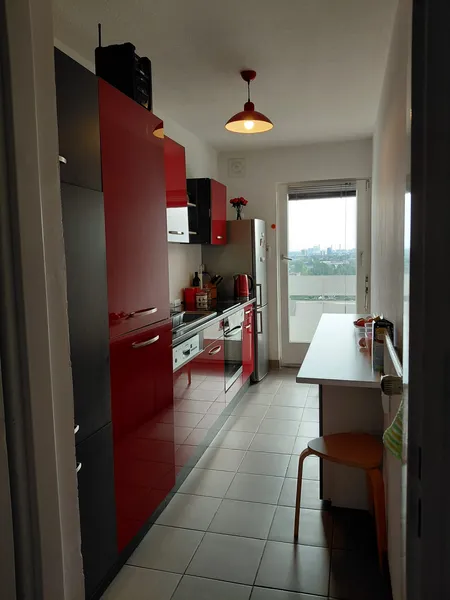 Helle 4-Zimmer-Wohnung in Spandau - mit Einbauküche und Möbeln — photo 1